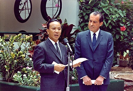 TT Nguyễn Văn Thiệu và TT Richard Nixon tại Midway 1969